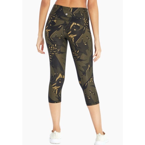 Marika Sport Palm Printed Capri Athletic Active Leggings Olive Size Medium EUC - Picture 5 of 8